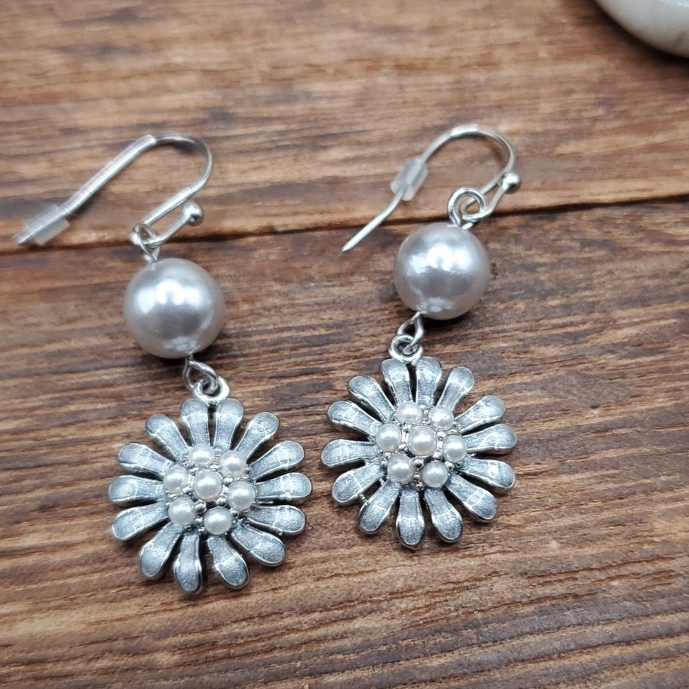 Sterling E537 daisy bloom earrings